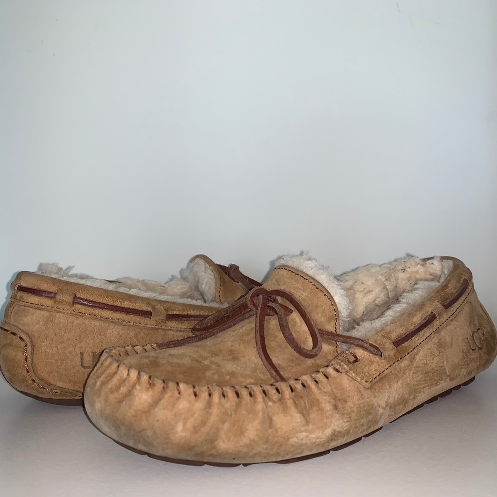 SOLD! // UGG Women’s Dakota Slipper Chestnut